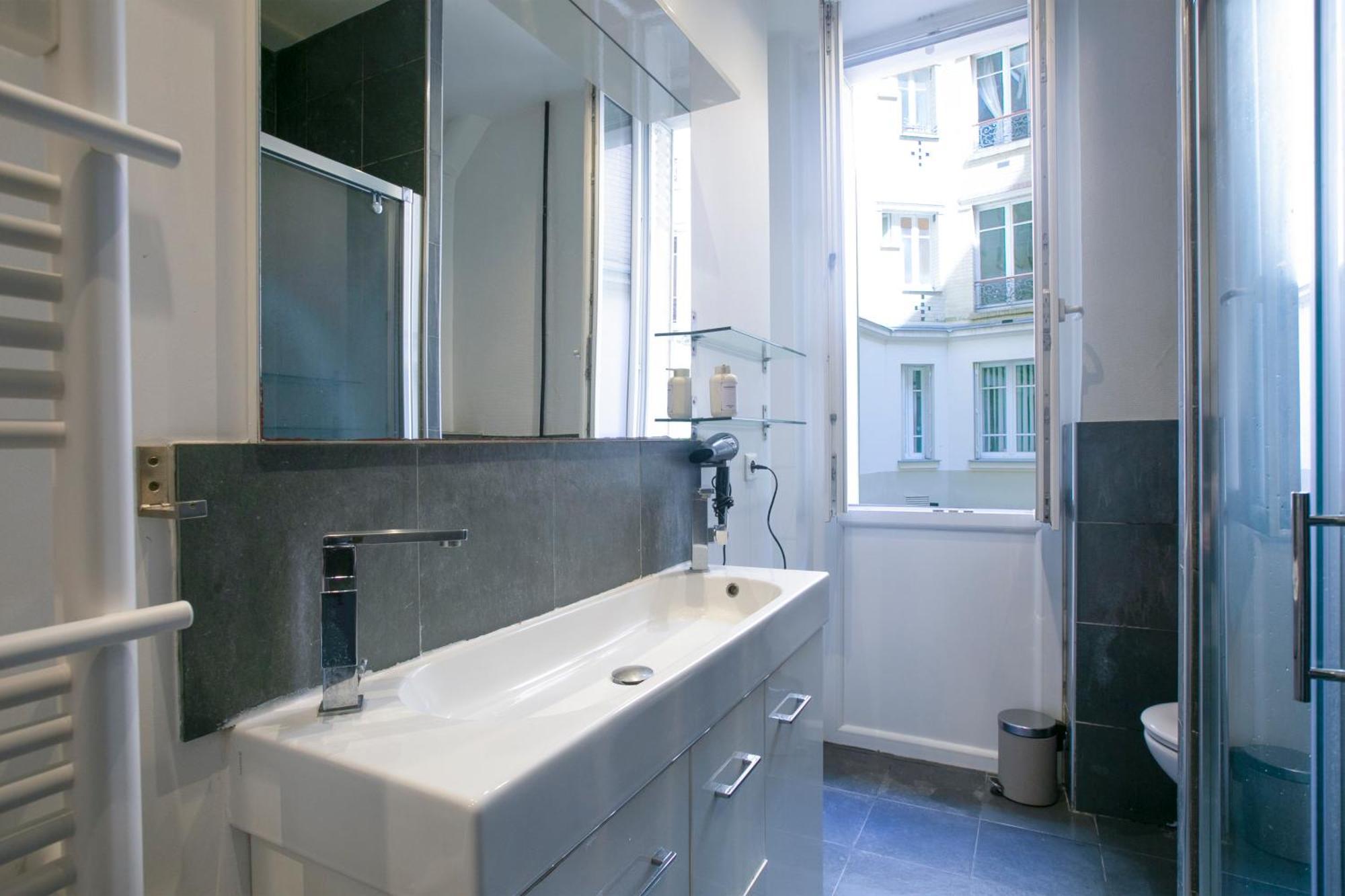 Warm 2 Bedrooms Apartement - C38 Paris Bagian luar foto
